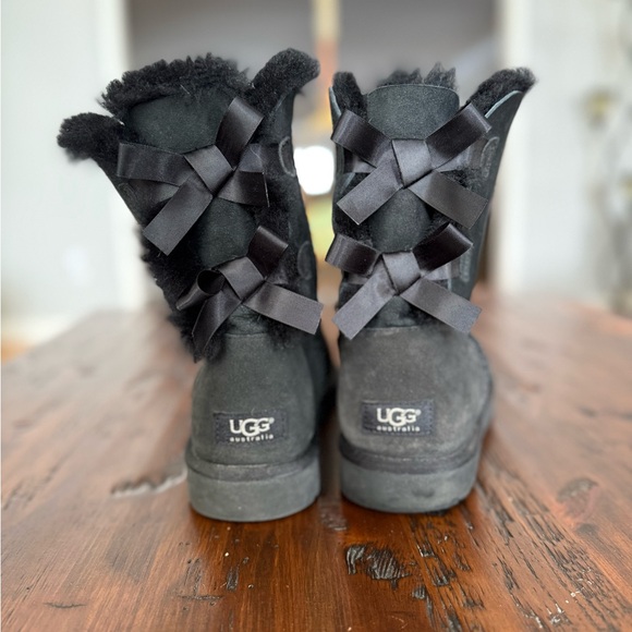 Bailey Bow UGG Women's Boots - Picture 2 of 5